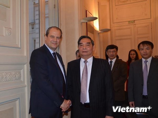 France backs Vietnam’s stance on East Sea issue - ảnh 1